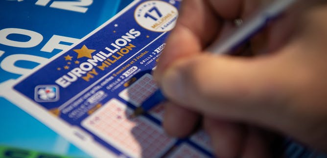 Hur spelar man Mega Millions-lotteriet?